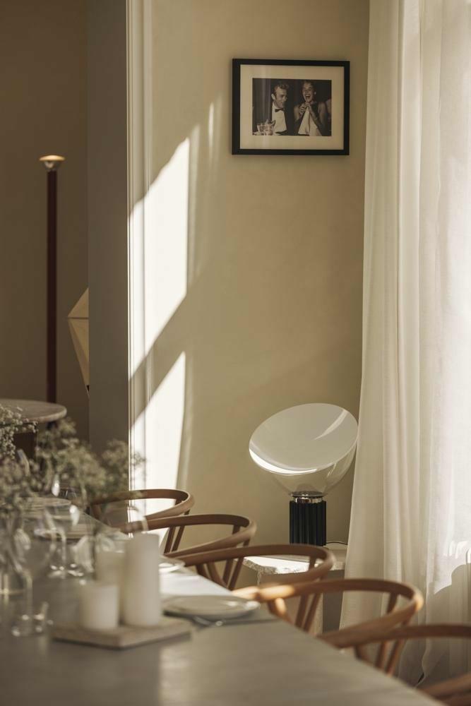 Een designlamp van Floss in een privé appartement in Gent